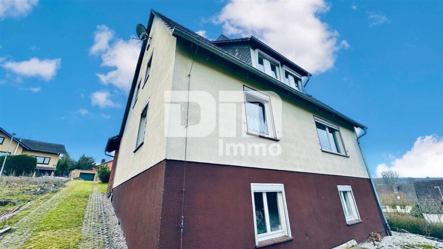 (R)eserviert!Schönes Einfamilienhaus mit großem Grundstück und traumhaften Panoramablick - Rückansicht